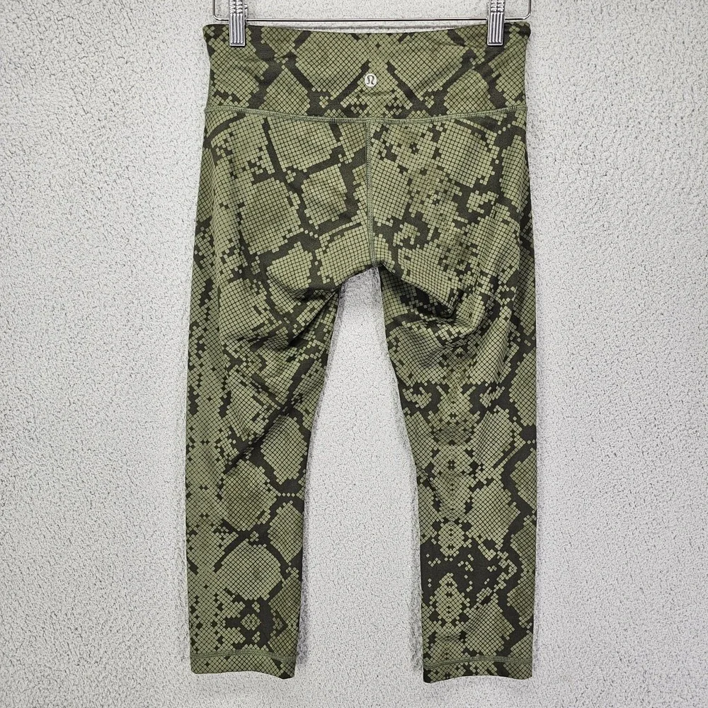 Lululemon Wunder Under Crop III Womens 6 Green Gator Ziggy Snake Fatigue